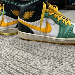 Jordan 1 Retro Sonics